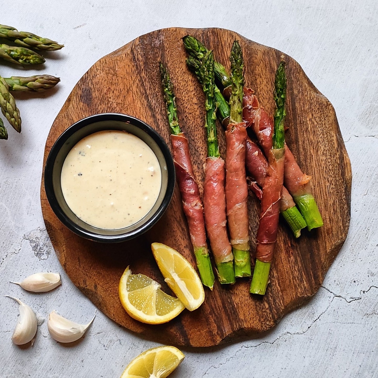 Proscuitto Asparagus with Lemon Garlic Aioli