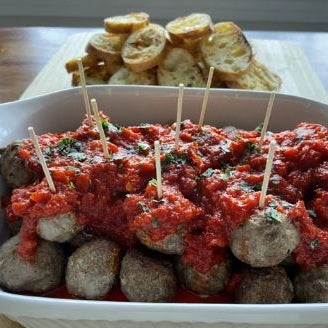 Christmas Meatballs With Garlic Bread