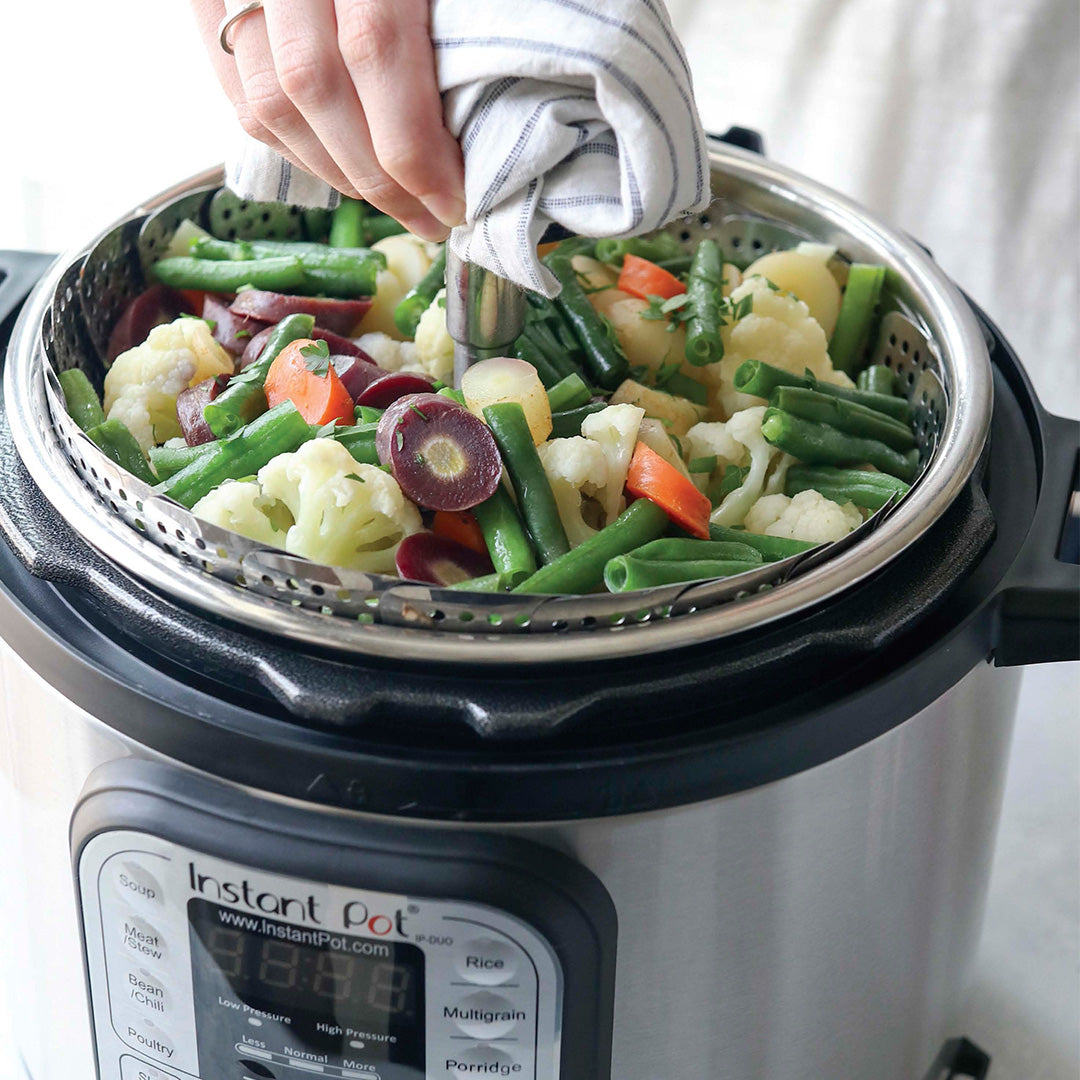 How Long to Steam Vegetables in Pressure Cooker: Quick Guide
