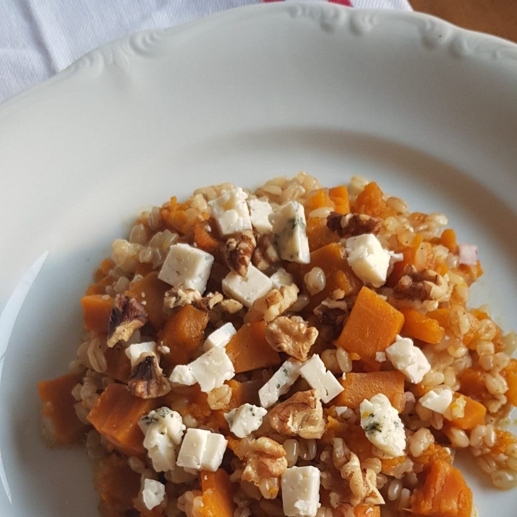 Motinotto with zucchini, blue cheese and walnuts