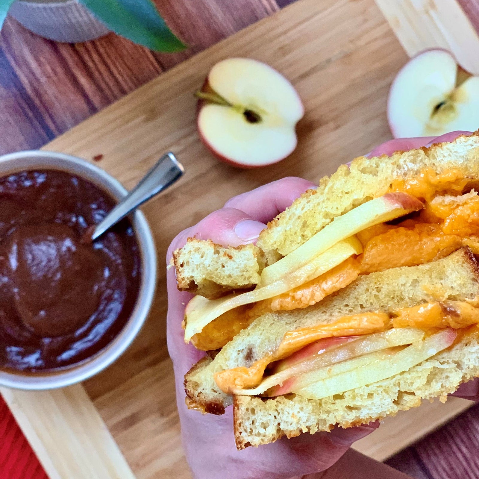 Apple Butter and Chedder Grilled Cheese